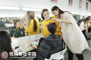 重庆正规化妆学校有哪些？这几家口碑不错！