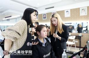 重庆学化妆哪个学校好？