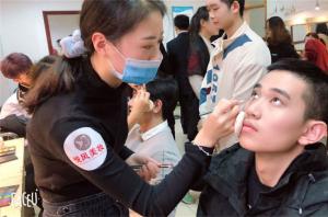 学化妆到底有没有前途啊？会不会学完就失业？