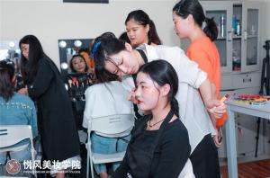 日常化妆总显脏？美妆新手必看妆容优化技巧