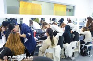 在悦风美妆学院学习五个月，真的太吃香了